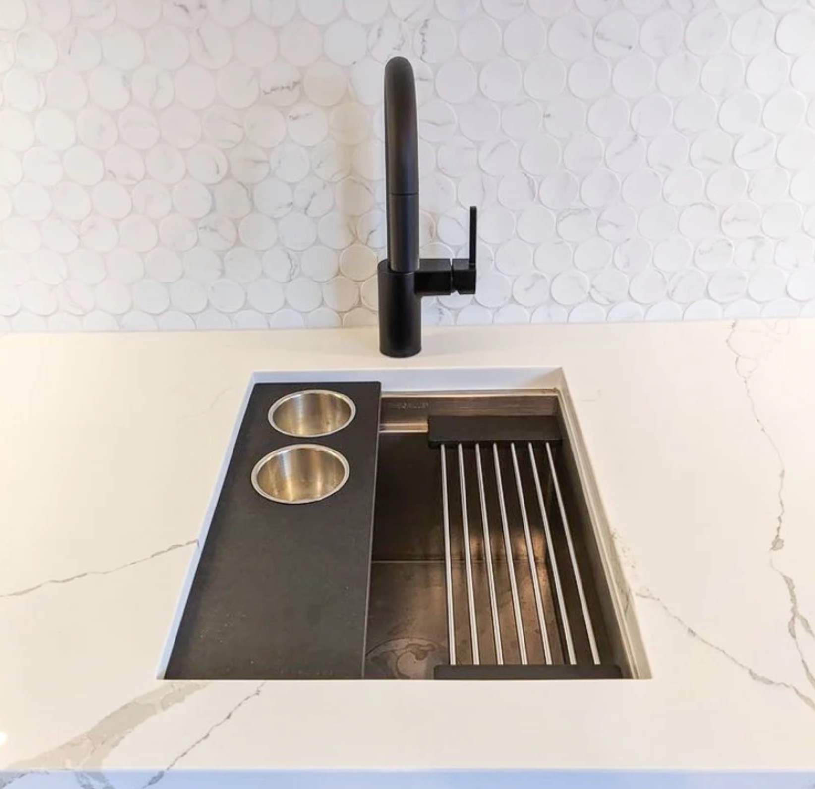 Rock White Statuary Dots Mosaic